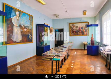 Un regard à l'espace de la galerie avec des expositions, des expositions de livres, des objets, des objets. Au Musée national de littérature Alisher Navoi à Tachkent, Ouzbékistan. Banque D'Images