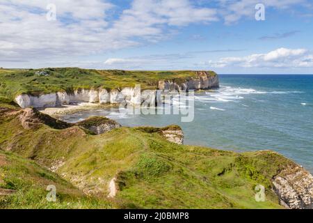 Superbe côte (baie de Selwicks) autour du phare de Flamborough, Flamborough Head, East Yorkshire, Royaume-Uni. Banque D'Images