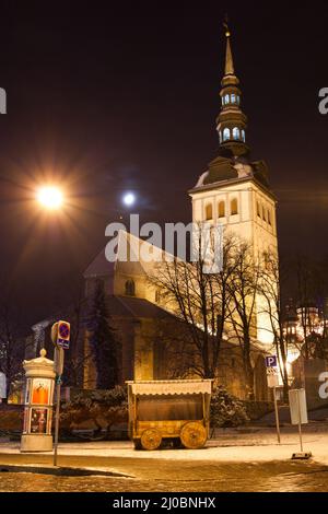 Vue nocturne de Tallinn le jour de l'an, Estonie Banque D'Images