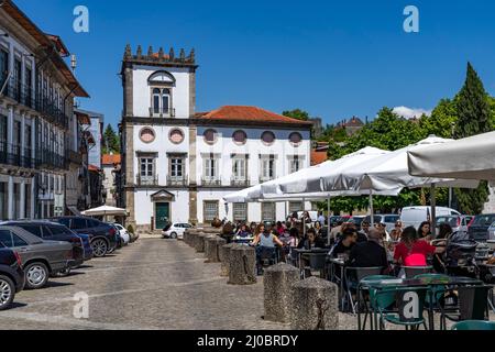 Restaurants auf dem Platz Largo João Franco, Guimaraes, Portugal, Europa | restaurants à Largo João Franco Square, Guimaraes, Portugal, Europe Banque D'Images