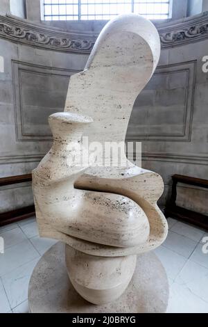 Angleterre, Londres, cathédrale Saint-Paul, The Crypt, North Quire Allee,La sculpture « autre et enfant » de Henry Moore Banque D'Images