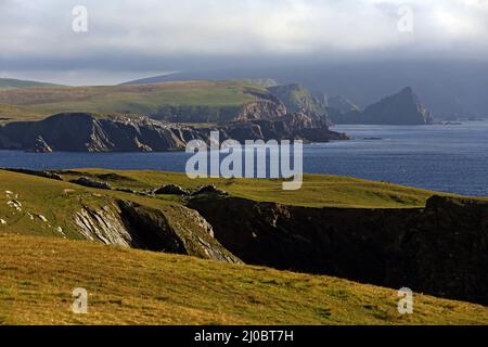 Côte de falaise du sud du continent, îles Shetland, Écosse Banque D'Images