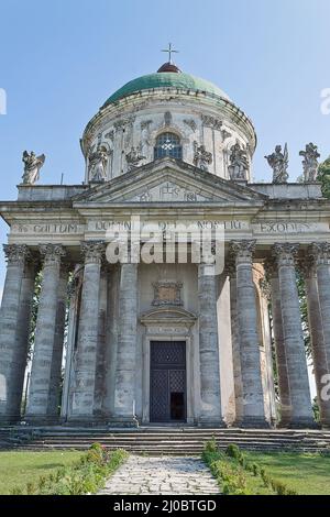 Église catholique romaine de l'Exaltation de Saint-Joseph et du 18th siècle dans le village de Pidhirtsi Banque D'Images