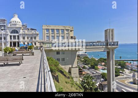 Brésil, Salvador da Bahia, elevador lacerda, vue sur le vieux port Banque D'Images
