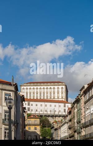 Vue des façades, ruelle et maisons traditionnelles à Porto Banque D'Images