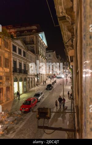 Vue des façades, ruelle et maisons traditionnelles à Porto Banque D'Images