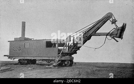 Pelle hydraulique à vapeur construite par Bucyrus Steam Shovel & Dredge Company ; photo en noir et blanc prise vers 1890s Banque D'Images