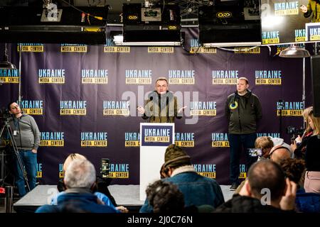 Maire de Lviv Andrii Sadovyi lors d'une conférence de presse à Lviv, en Ukraine, le 18 mars 2022. Conférence de presse du maire de Lviv après l'attentat qui a frappé la ville près du chemin de fer, de l'aéroport civil et de l'usine d'entretien des avions. (Photo par Vincenzo Circosta/Sipa USA) Banque D'Images