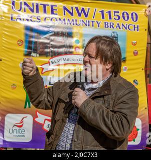 Ian Hodson, président national du syndicat des boulangers, de l'alimentation et des travailleurs alliés, mène des campagnes contre les groupes gouvernementaux à Blackpool, dans le Lancashire. 18 mars 2022; Boris Johnson retournera aux jardins d'hiver de Blackpool, pour la conférence de printemps du Parti conservateur. L'arrivée des délégués pour deux jours de discours et de débat sera l'événement le plus marquant du nouveau complexe depuis la fin des travaux de rénovation. Crédit : MediaWorldImages/AlamyLiveNews Banque D'Images