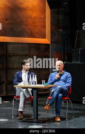 Christian Waggershuser, directeur général de Muffathalle, parle à la conférence de presse 100% Offen à Muffathalle à Munich le 18 mars 2022. La campagne “100% Offen” (Anglais: “100% Open”) a tenu leur première conférence de presse le vendredi 18th mars 2022 pour discuter des possibilités des lieux et événements culturels pouvant fonctionner normalement après deux ans de restrictions strictes COVID-19. Parmi les invités figuraient des membres du ministère bavarois, des membres de l'Association culturelle de Munich, et plus encore. (Photo par Alexander Pohl/Sipa USA) Banque D'Images