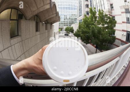 Businessman de boire une tasse de café Banque D'Images