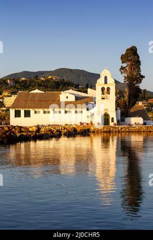 Vlacherna Monastère Eglise Corfou Grèce Vlachernon Kanoni portrait île voyage mer Banque D'Images