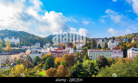 Karlovy Vary - la ville thermale la plus visitée de République tchèque. Paysage urbain panoramique Banque D'Images