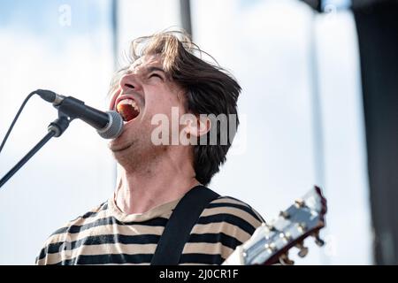 SPICEWOOD, TEXAS - MARS 17: Matthew Vasquez de Delta Spirit se produit en concert lors de la Réunion de chance de 10th ans à Luck, Texas, le 17 mars 2022 à Spicewood, Texas. (Photo de Maggie Boyd/Sipa USA) crédit: SIPA USA/Alay Live News Banque D'Images