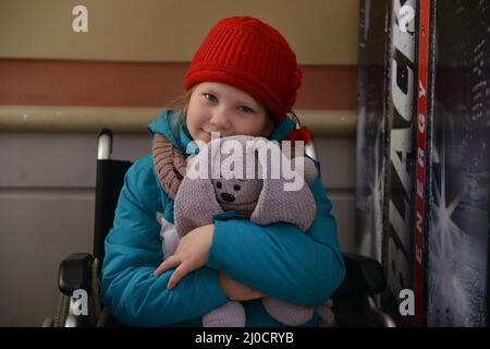 Przemysl, Podkarpackie, Pologne. 18th mars 2022. Les réfugiés d'Ukraine arrivent à la gare de Przemysl, en Pologne. Crédit : ZUMA Press, Inc./Alay Live News Banque D'Images