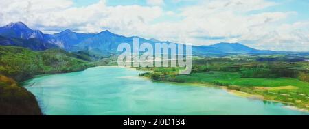 Rivière dans une vallée de montagne, nuages dans le ciel, grande vue panoramique Banque D'Images