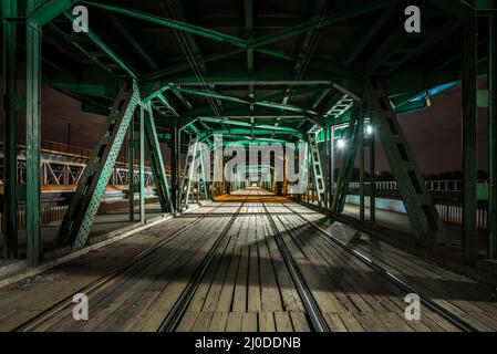 Le tramway au-dessus de la Vistule Banque D'Images