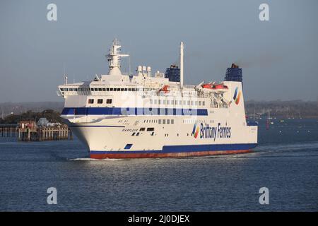 Le navire Brittany Ferries MV BARFLEUR part du port international en direction de Caen, France Banque D'Images