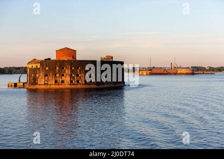 Kronstadt est une ville ancienne forteresse sur la mer Baltique au large de l'île de Kotlin Saint Petersbourg en Russie. Fort Alexander. Banque D'Images