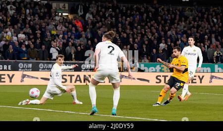 Wolverhampton, Royaume-Uni.18th mars 2022. Jonny de Wolverhampton Wanderers marquant le premier but lors du match de la Premier League à Molineux, Wolverhampton. Credit: Sportimage/Alay Live News Banque D'Images