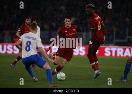 Rome, Italie. 17th mars 2022. Roger Ibanez (Roma) en action lors du match de ligue de la Conférence de l'UEFA entre AS Roma et SBV vitesse au Stadio Olimpico le 17 2022 mars à Rome, Italie. (Credit image: © Giuseppe Fama/Pacific Press via ZUMA Press Wire) Banque D'Images