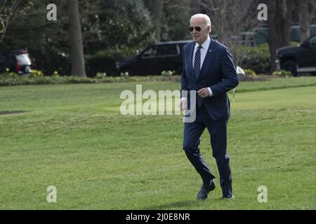 Washington, États-Unis. 18th mars 2022. Le président des États-Unis Joe Biden quitte la Maison Blanche à Washington, DC le vendredi 18 mars 2022, en direction de Rehoboth Beach, Delaware. Photo de Chris Kleponis/UPI crédit: UPI/Alay Live News Banque D'Images