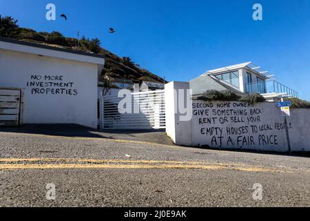 Résistance de Cornish à la propriété de seconde maison, St Agnes. La deuxième maison soupçonnée a été plâtrée avec un message anti-deuxième à la maison pendant la crise du logement de Cornish Banque D'Images