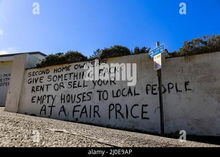 Résistance de Cornish à la propriété de seconde maison, St Agnes. La deuxième maison soupçonnée a été plâtrée avec un message anti-deuxième à la maison pendant la crise du logement de Cornish Banque D'Images