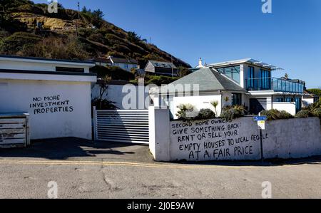 Résistance de Cornish à la propriété de seconde maison, St Agnes. La deuxième maison soupçonnée a été plâtrée avec un message anti-deuxième à la maison pendant la crise du logement de Cornish Banque D'Images