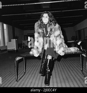 Sophia Loren arrivée à l'aéroport de Heathrow depuis Paris. Londres, le 25th mars 1979. Banque D'Images