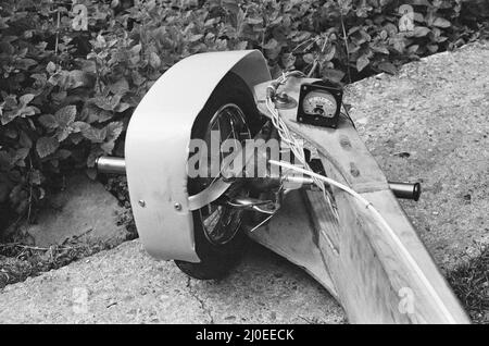 Lucas ¿2000 Concours de moteurs électriques. L'image montre le numéro de voiture: 18. La roue de voiture électrique conçue par Cedric Mark Lynch, 23 ans, de Potters Bar, Hertfordshire. Une section de l'ensemble du véhicule. Image montrer la voiture, et les pièces de travail d'une voiture électrique conçue par Cedric Mark Lynch, 23 ans, de Potters Bar, Hertfordshire . Cedric est un ancien étudiant du Mid-Hertfordshire College of poursuite Education avec sa propre conception de voiture électrique. Photo prise le 31st juillet 1979 Banque D'Images