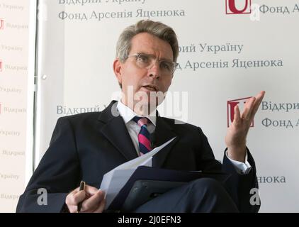 Allocution de l'ambassadeur des États-Unis en Ukraine Geoffrey R. Pyatt lors de l'événement du Club de discussion Open World, le 26 juillet 2016 à Kiev, en Ukraine. Banque D'Images