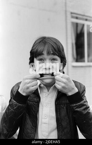 Stars de la série télévisée de la BBC 'Grange Hill' Michelle Herbert, âgée de 15 ans, qui joue le rôle de Trisha Yates avec Todd Carty qui joue le rôle de Tucker Jenkins. 11th janvier 1980. Banque D'Images