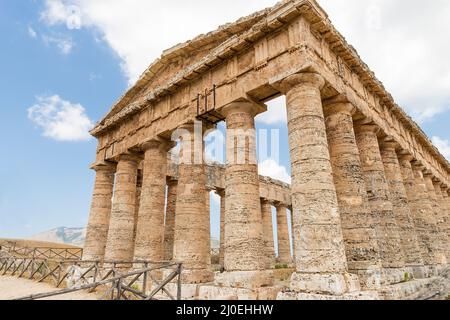 Monuments architecturaux du Temple de Segesta (Tempio di Segesta - partie II) à Trapani, Sicile, Italie. Banque D'Images