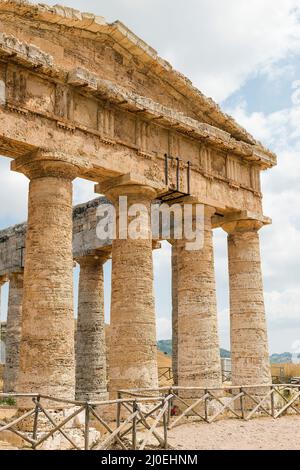 Monuments architecturaux du Temple de Segesta (Tempio di Segesta - partie II) à Trapani, Sicile, Italie. Banque D'Images