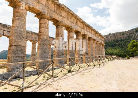 Monuments architecturaux du Temple de Segesta (Tempio di Segesta - partie II) à Trapani, Sicile, Italie. Banque D'Images