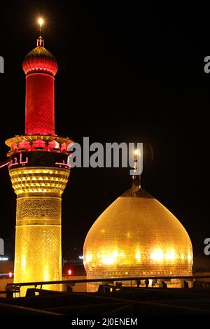 karbala, irak - 27 septembre 2021 : photo du sanctuaire de l'imam husien dans la ville de karbala dans le patrimoine de l'ilgrimage de Arbaʽeen Banque D'Images