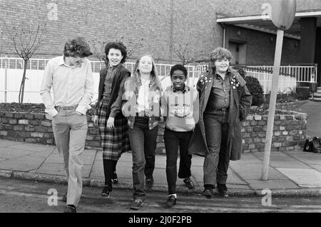 Le casting de la série télévisée pour enfants de la BBC Grange Hill. De gauche à droite, Mark Baxter, Mandy Mealing, Carey Born, Mark Bishop et Peter Moran. 25th janvier 1980. Banque D'Images