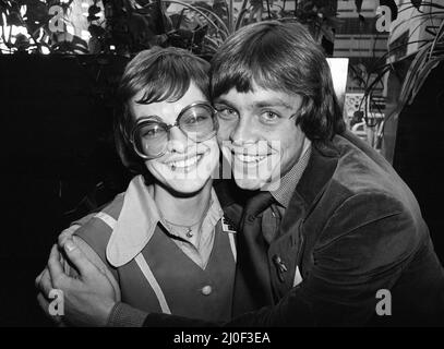 Stars of New film, Star Wars, assistez à la conférence de presse à l'hôtel Holiday Inn de Birmingham, le 25th janvier 1978. Miss J Bridge avec Mark Hamill qui joue le personnage Luke Skywalker. Banque D'Images