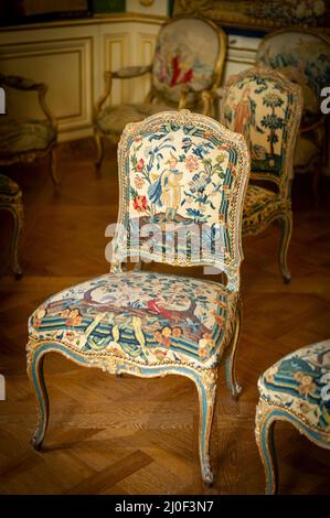 Chaise de style Louis XIV dans un palais intérieur Banque D'Images