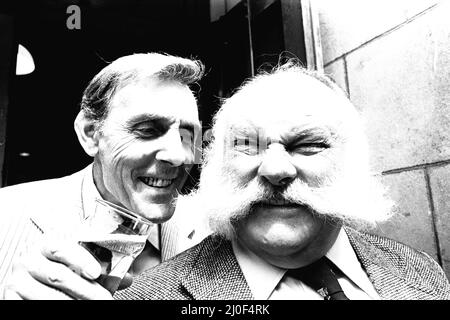 Le casting de Big Bad Mouse au Theatre Royal, Newcastle, le 10th juin 1980. Eric Sykes et Jimmy Edwards Banque D'Images