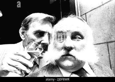 Le casting de Big Bad Mouse au Theatre Royal, Newcastle, le 10th juin 1980. Eric Sykes et Jimmy Edwards Banque D'Images