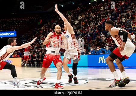 Milan, Italie, Italie. 13th mars 2022. Italie, Milan mars 13 2022: Shavon Shields (Armani Forward) attaque le panier en 3rd trimestre pendant le match de basket A|X Armani Milan vs Allianz Trieste, Lega basket A 2021-2022 day22 (Credit image: © Fabrizio Andrea Bertani/Pacific Press via ZUMA Press Wire) Banque D'Images