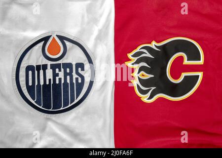 Calgary, Alberta, Canada. 23 août 2020. Gros plan sur un maillot de hockey NHL Edmonton Oilers vs Calgary Flames. Banque D'Images
