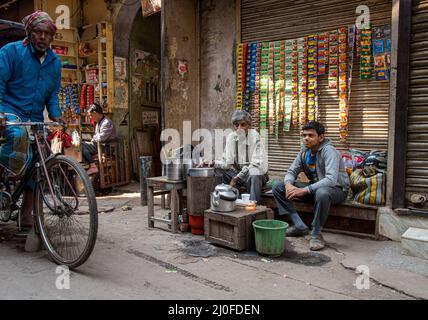 New Delhi, Inde, mars 10 2017: Les gens dans les rues de la ville de New Delhi en Inde. Banque D'Images