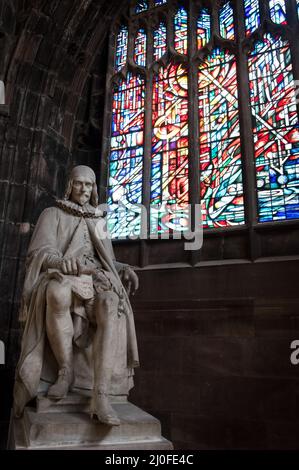 Statue de Humphrey Chetham, cathédrale de Manchester Banque D'Images