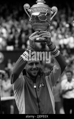 Bjorn Borg remporte la finale des hommes de Wimbledon contre John Macenroe en 1980 Banque D'Images