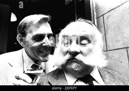 Le casting de Big Bad Mouse au Theatre Royal, Newcastle, le 10th juin 1980. Eric Sykes et Jimmy Edwards Banque D'Images