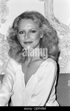 Cheryl Ladd, actrice américaine, qui joue Kris Munroe dans la série télévisée Charlie's Angels, photographiée au Berkeley Hotel, Knightsbridge, Londres, 5th mai 1978. Elle est à Londres pour une présentation de client au Muppet Show. Banque D'Images