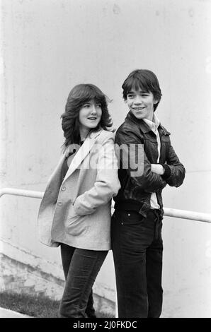 Stars de la série télévisée de la BBC 'Grange Hill' Michelle Herbert, âgée de 15 ans, qui joue le rôle de Trisha Yates avec Todd Carty qui joue le rôle de Tucker Jenkins. 11th janvier 1980. Banque D'Images